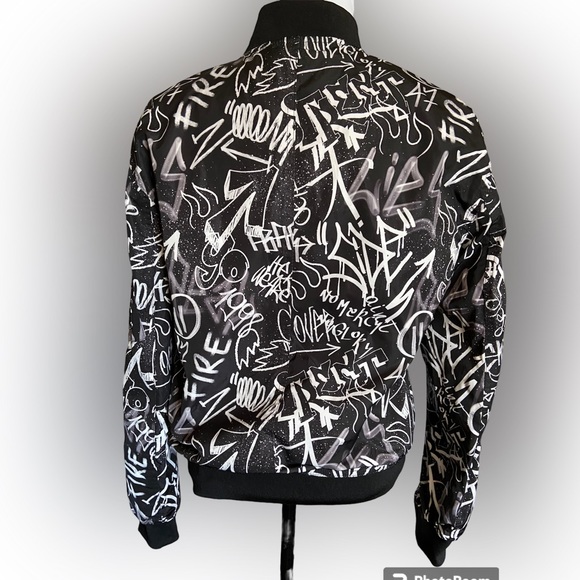 BERSHKA Graffiti-tagging design bomber jacket - Picture 3 of 6
